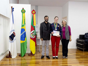 Alunos recebem medalhas da Olimpíada Brasileira de Matemática das Escolas Públicas e Privadas